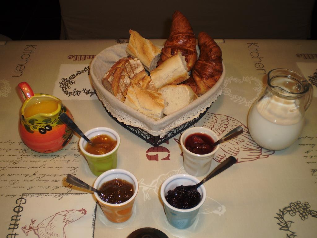 Bed and Breakfast Les Roziers - Roulotte à Bagnac Extérieur photo